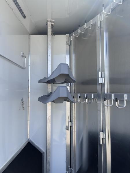 New 2026 SMC 2H 9'LQ Horse Trailer