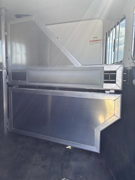 New 2026 SMC 2H 9'LQ Horse Trailer