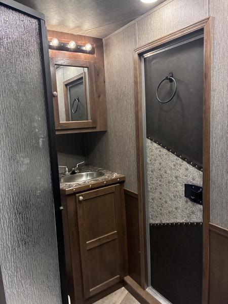 New 2026 SMC 2H 9'LQ Horse Trailer