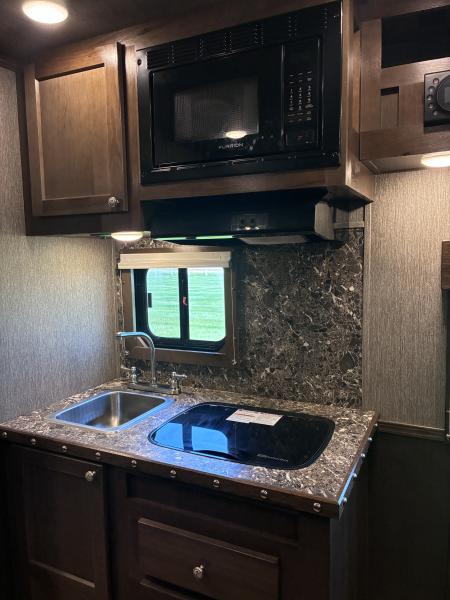 New 2026 SMC 2H 9'LQ Horse Trailer