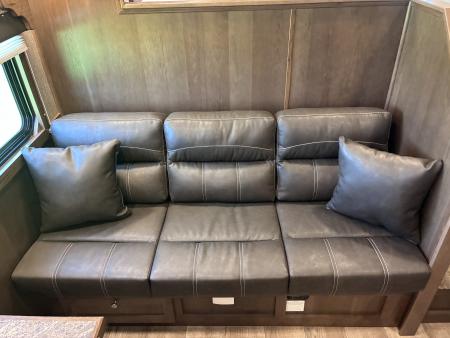 New 2026 SMC 2H 9'LQ Horse Trailer