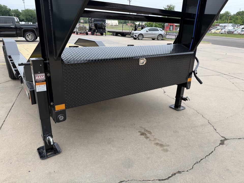 New #385826 2026 LOAD TRAIL GC 20 X 102 TANDEM AXLE 14K GOOSENECK EQUIPMENT HAULER W/ SLIDE IN RAMPS