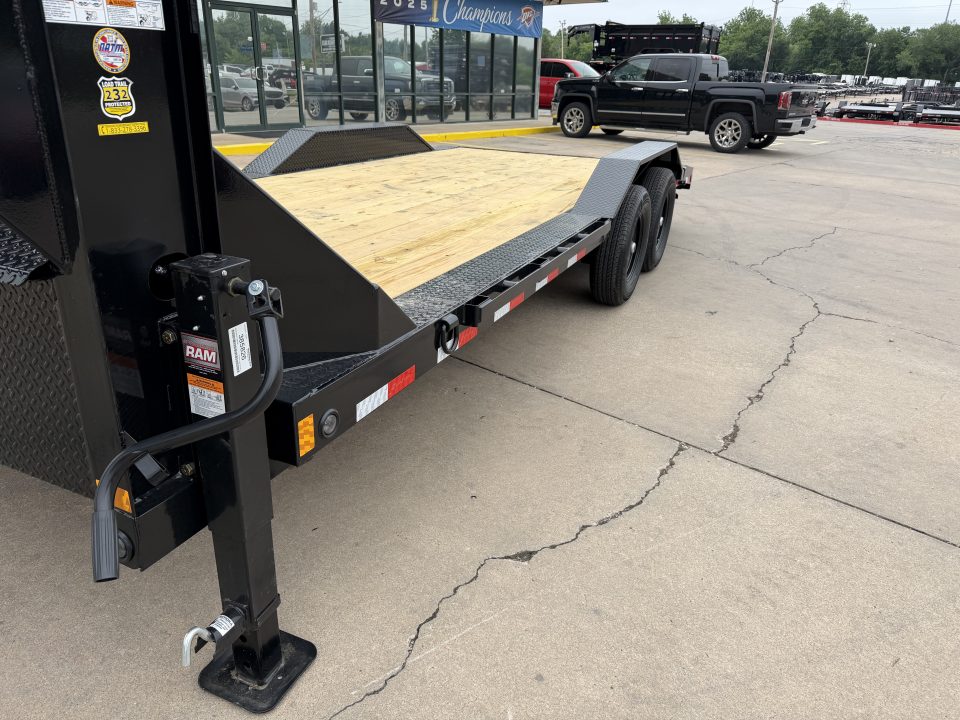 New #385826 2026 LOAD TRAIL GC 20 X 102 TANDEM AXLE 14K GOOSENECK EQUIPMENT HAULER W/ SLIDE IN RAMPS