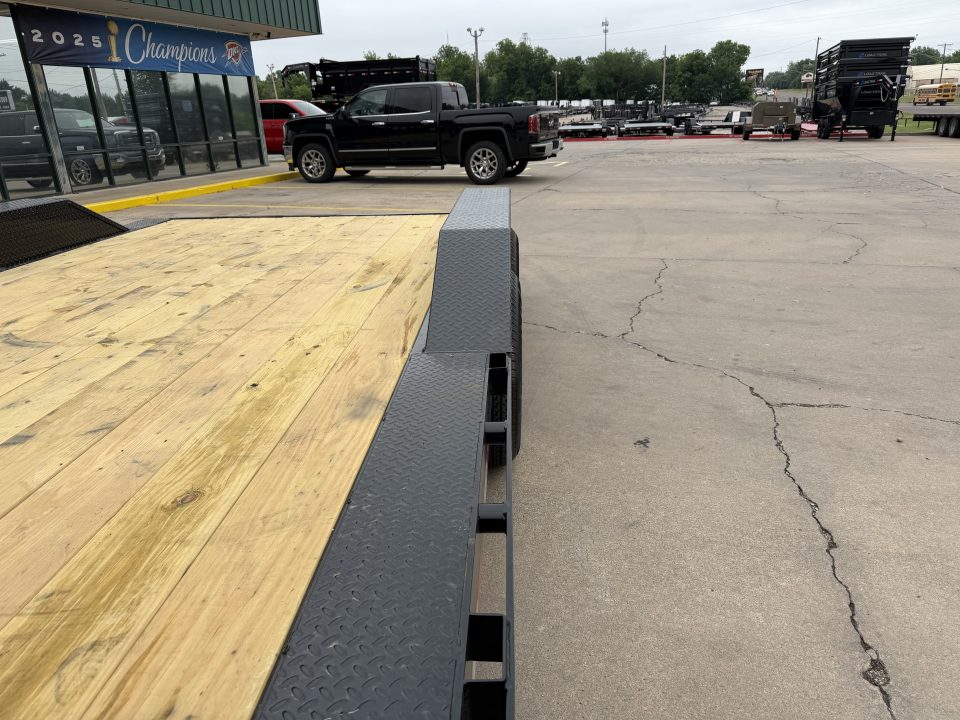 New #385826 2026 LOAD TRAIL GC 20 X 102 TANDEM AXLE 14K GOOSENECK EQUIPMENT HAULER W/ SLIDE IN RAMPS