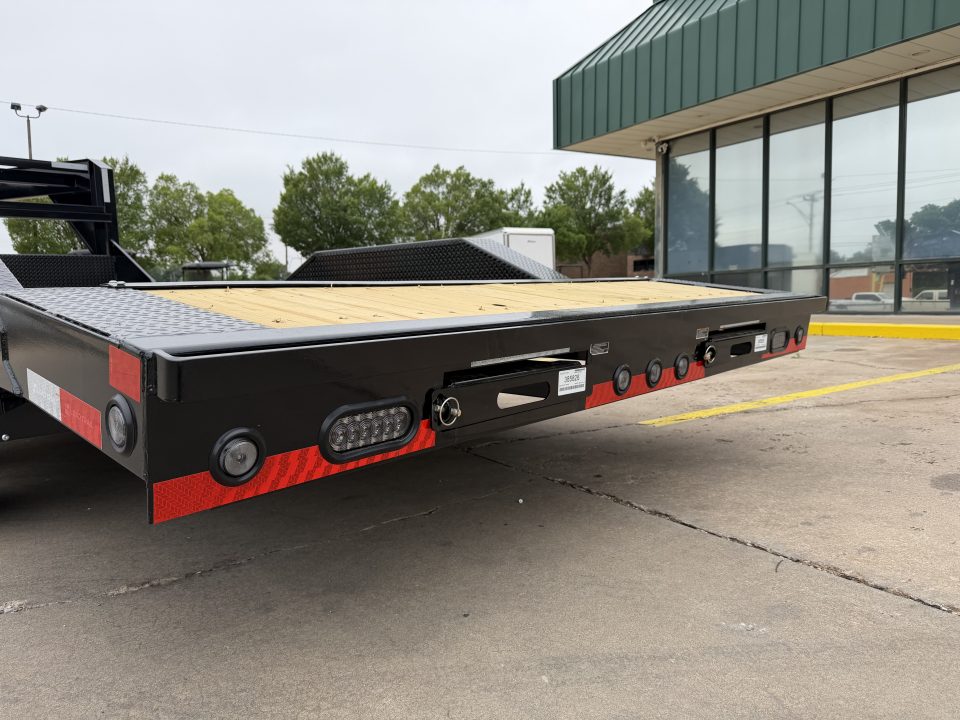 New #385826 2026 LOAD TRAIL GC 20 X 102 TANDEM AXLE 14K GOOSENECK EQUIPMENT HAULER W/ SLIDE IN RAMPS