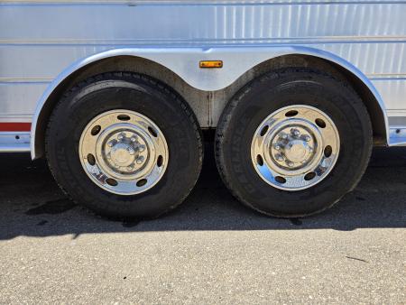 Used 2004 Kiefer Genesis X-4 Horse Trailer