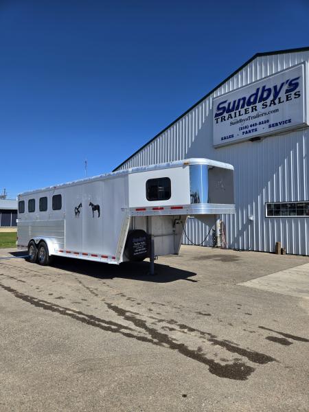 Used 2004 Kiefer Genesis X-4 Horse Trailer