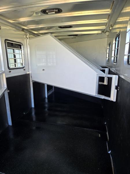 Used 2004 Kiefer Genesis X-4 Horse Trailer