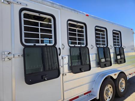 Used 2004 Kiefer Genesis X-4 Horse Trailer