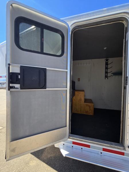 Used 2004 Kiefer Genesis X-4 Horse Trailer