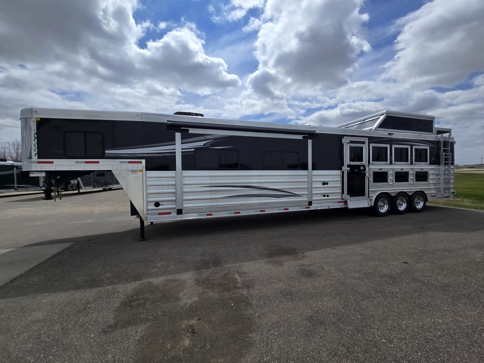 New 2026 Merhow Summit Super Slide 4 Horse Trailer
