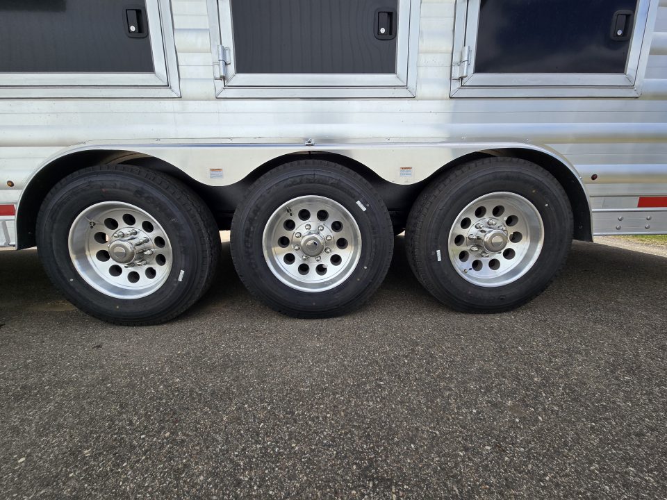 New 2026 Merhow Summit Super Slide 4 Horse Trailer