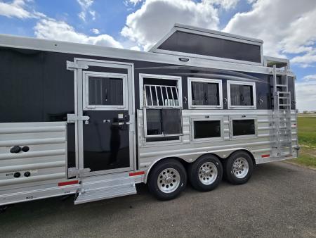 New 2026 Merhow Summit Super Slide 4 Horse Trailer