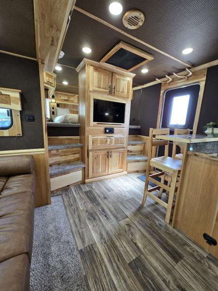 New 2026 Merhow Summit Super Slide 4 Horse Trailer