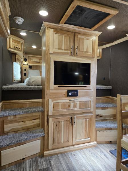 New 2026 Merhow Summit Super Slide 4 Horse Trailer