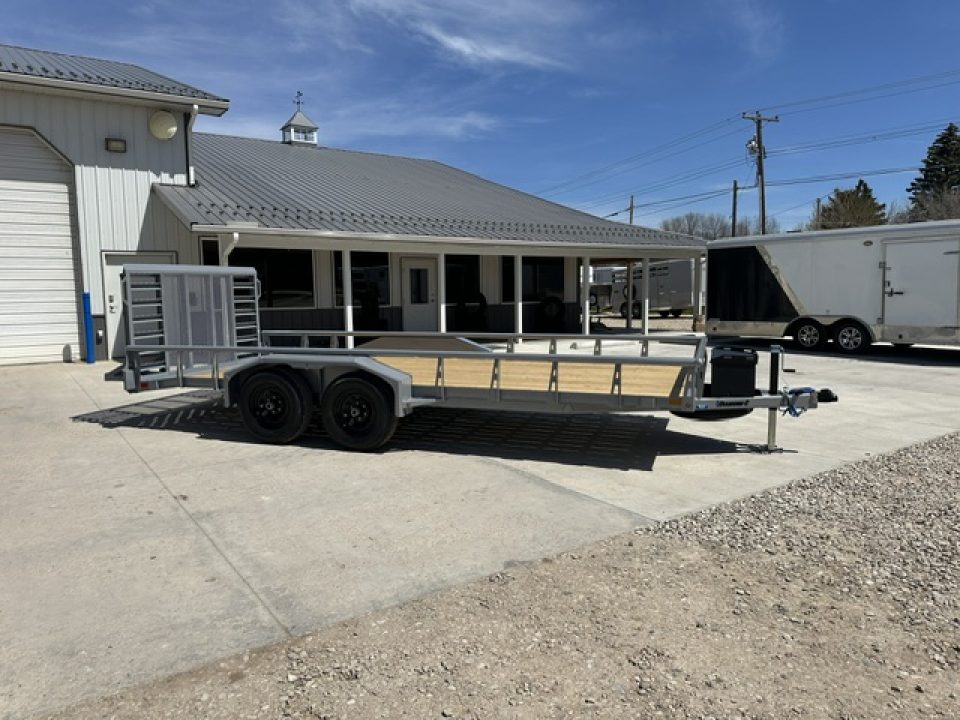 New 2026 Diamond C 18' TUT Utility