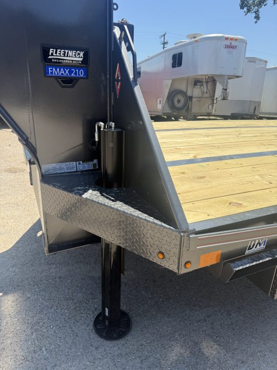 New 2026 Diamond C Trailers FMAX210 102X32 HYD Gooseneck Bodies