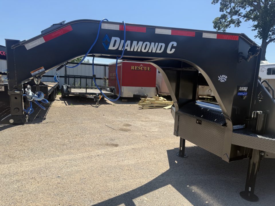 New 2026 Diamond C Trailers FMAX210 102X32 HYD Gooseneck Bodies
