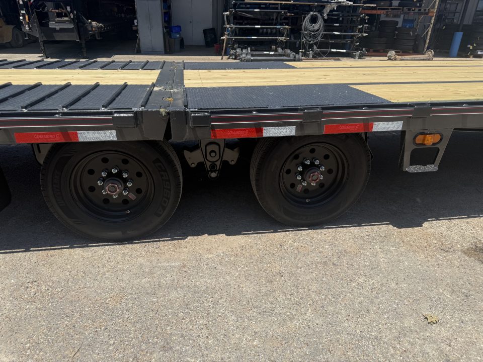 New 2026 Diamond C Trailers FMAX210 102X32 HYD Gooseneck Bodies