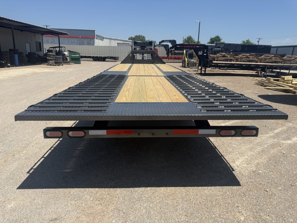 New 2026 Diamond C Trailers FMAX210 102X32 HYD Gooseneck Bodies
