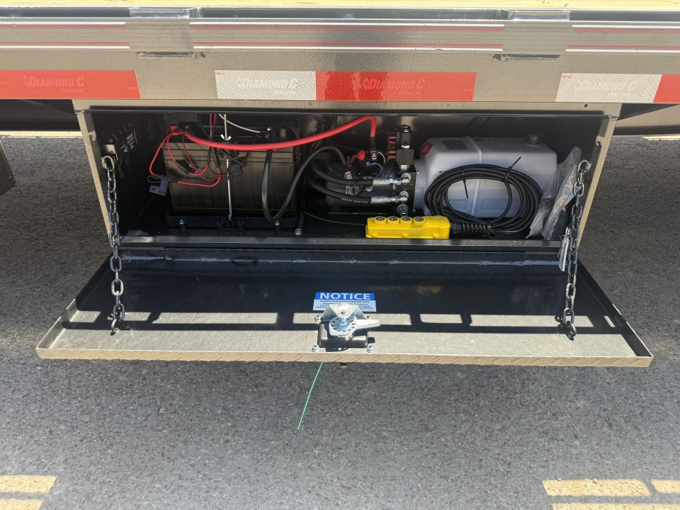 New 2026 Diamond C Trailers FMAX210 102X32 HYD Gooseneck Bodies