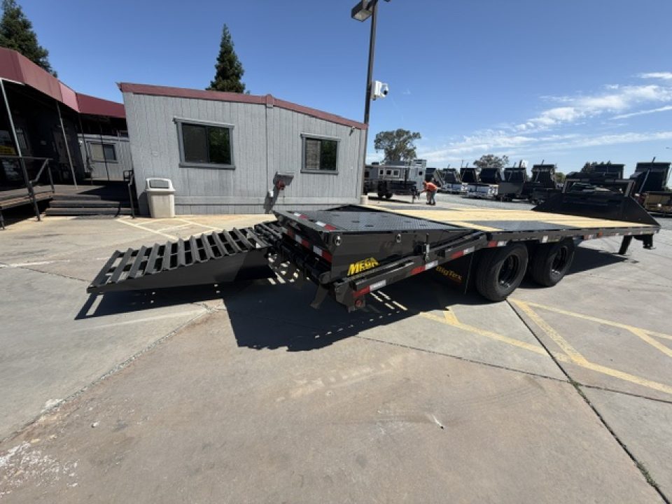 New 2026 Big Tex Trailers 22GN-25D5A-MR 8.5FT X 25FT 23.9K GVW TA-D Equipment Trailer