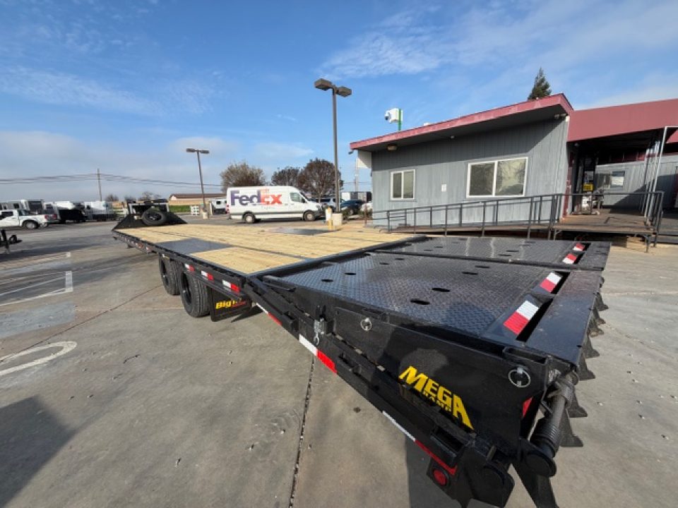 New 2027 Big Tex Trailers 25GN-40D5A-MR 8.5FT X 40FT 25.9K GVW TA-D Equipment Trailer