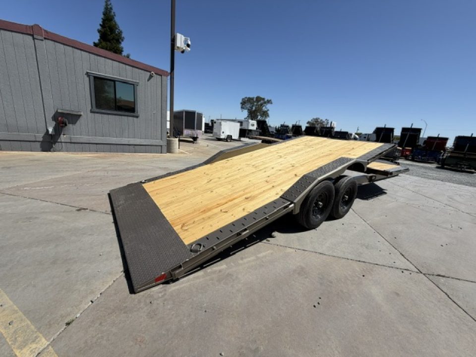 New 2026 Diamond C Trailers HXD207L24X102 8.5FT X 24FT 14.9K GVW Tilt Trailer