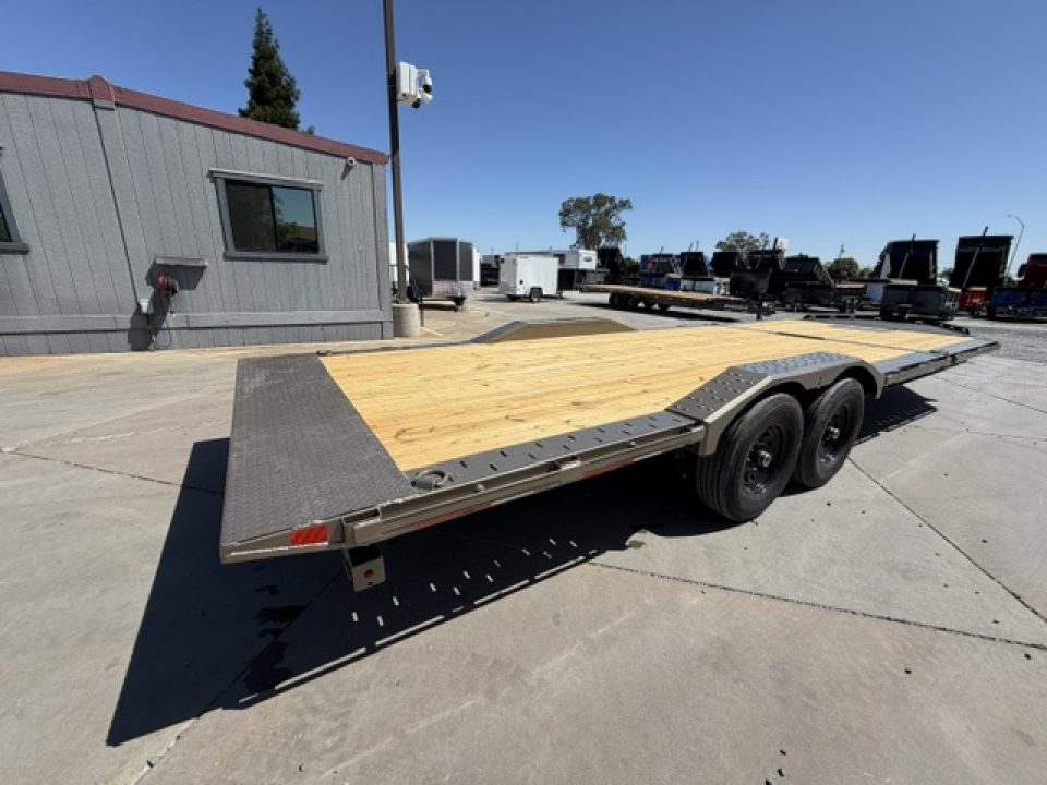 New 2026 Diamond C Trailers HXD207L24X102 8.5FT X 24FT 14.9K GVW Tilt Trailer