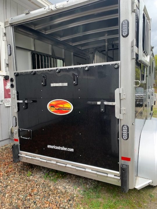 New 2025 Sundowner Trailers Charter 2h GN Horse Trailer