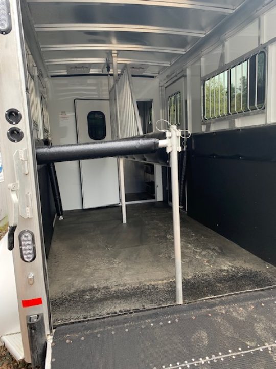 New 2025 Sundowner Trailers Charter 2h GN Horse Trailer
