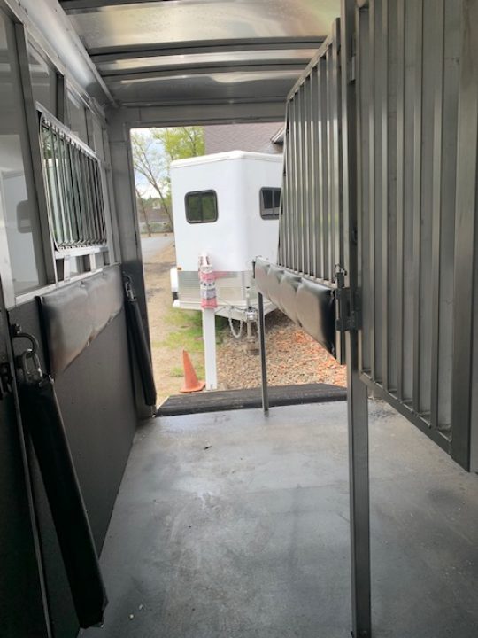 New 2025 Sundowner Trailers Charter 2h GN Horse Trailer