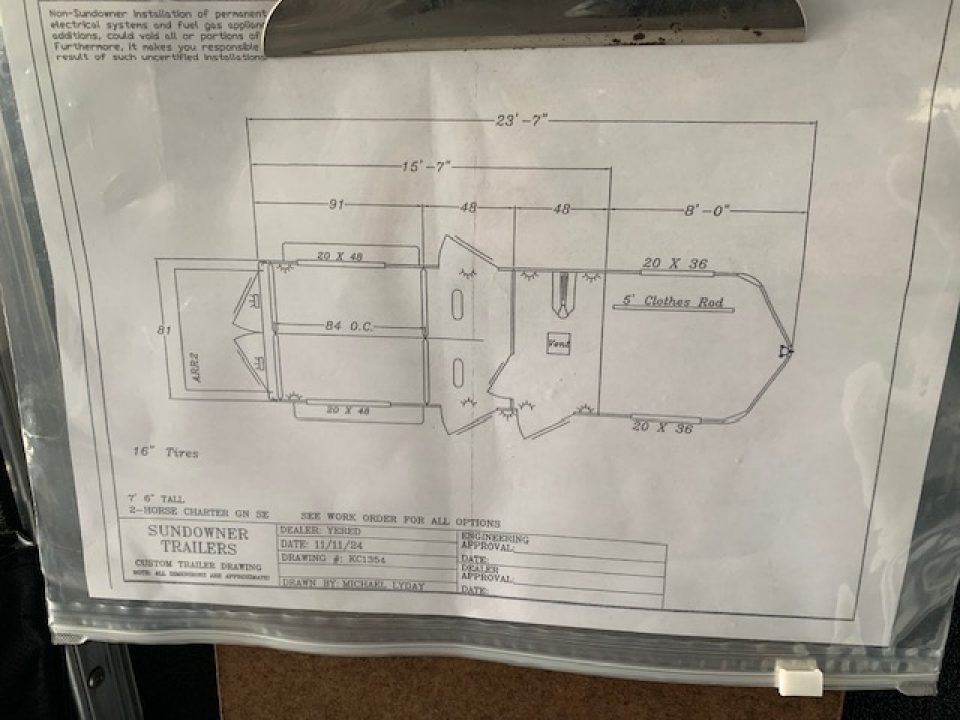 New 2025 Sundowner Trailers Charter 2h GN Horse Trailer