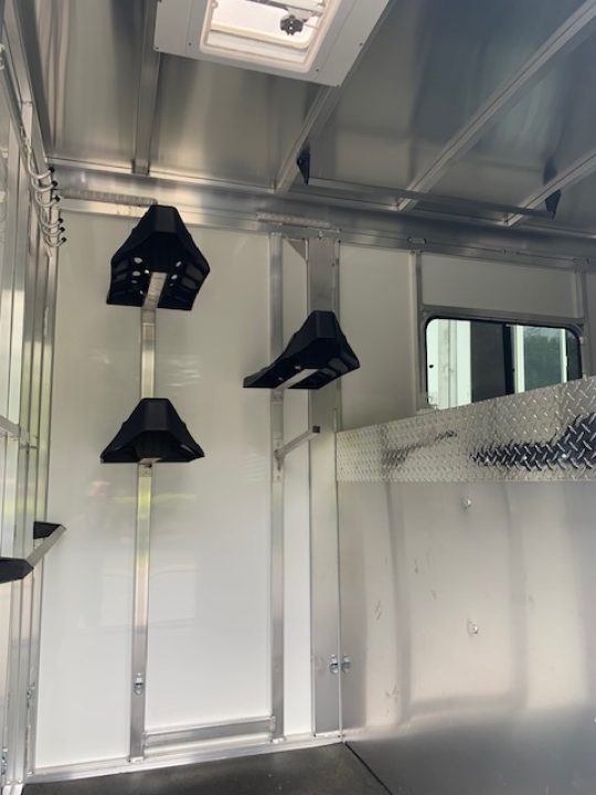 New 2025 Sundowner Trailers Charter 2h GN Horse Trailer