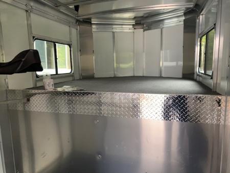 New 2025 Sundowner Trailers Charter 2h GN Horse Trailer