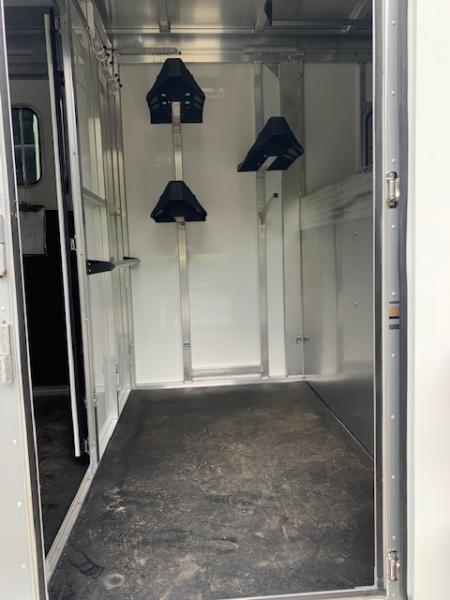 New 2025 Sundowner Trailers Charter 2h GN Horse Trailer