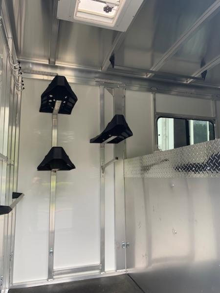New 2025 Sundowner Trailers Charter 2h GN Horse Trailer