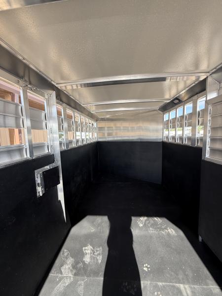 New 2026 Hart Trailer LARIAT Horse Trailer