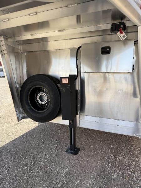 New 2026 Hart Trailer LARIAT Horse Trailer