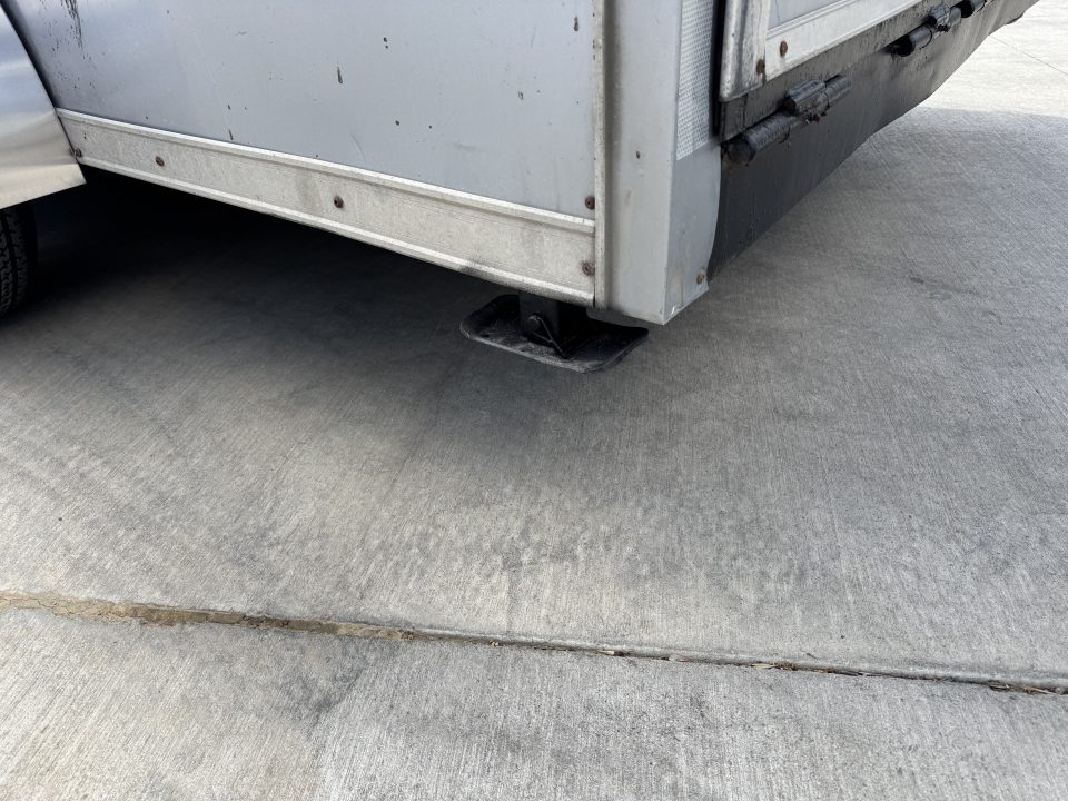 Used 2020 Commander 7x16 + 2’V Nose 7' TALL SUPERIOR QUALITY Rear Ramp Enclosed Cargo Trailer