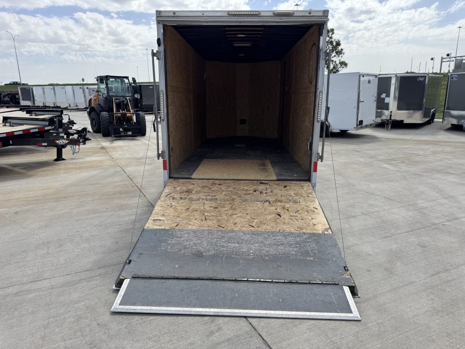 Used 2020 Commander 7x16 + 2’V Nose 7' TALL SUPERIOR QUALITY Rear Ramp Enclosed Cargo Trailer