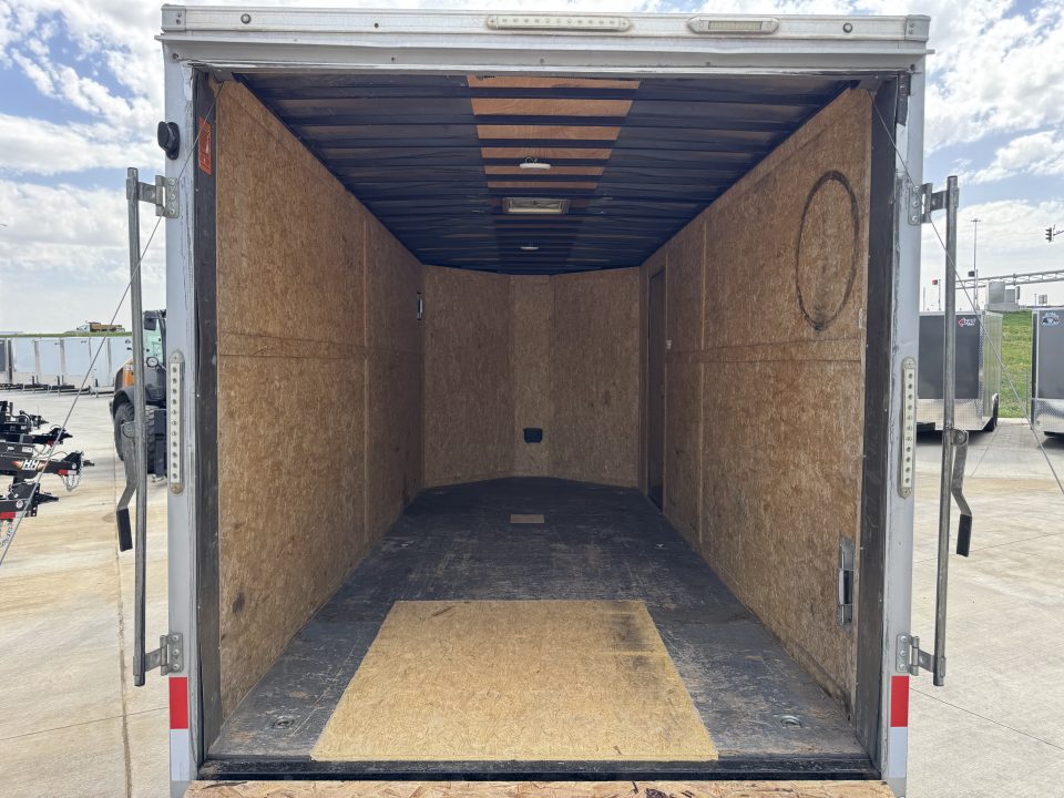 Used 2020 Commander 7x16 + 2’V Nose 7' TALL SUPERIOR QUALITY Rear Ramp Enclosed Cargo Trailer
