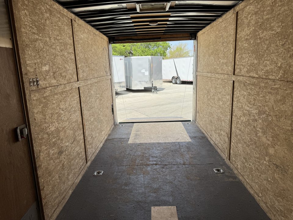 Used 2020 Commander 7x16 + 2’V Nose 7' TALL SUPERIOR QUALITY Rear Ramp Enclosed Cargo Trailer