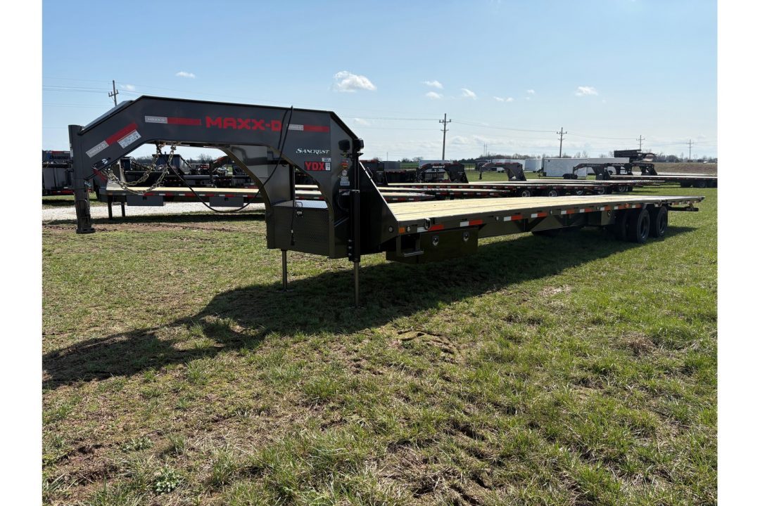 New 2026 MAXX-D 104x40 Tandem 25.9K GN Hydrotail W/ Wireless Remote & Blackwood Runners
