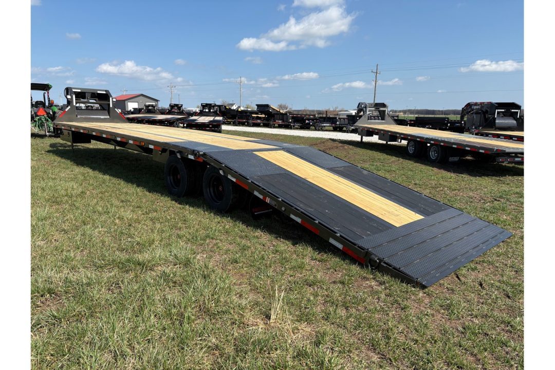 New 2026 MAXX-D 104x40 Tandem 25.9K GN Hydrotail W/ Wireless Remote & Blackwood Runners