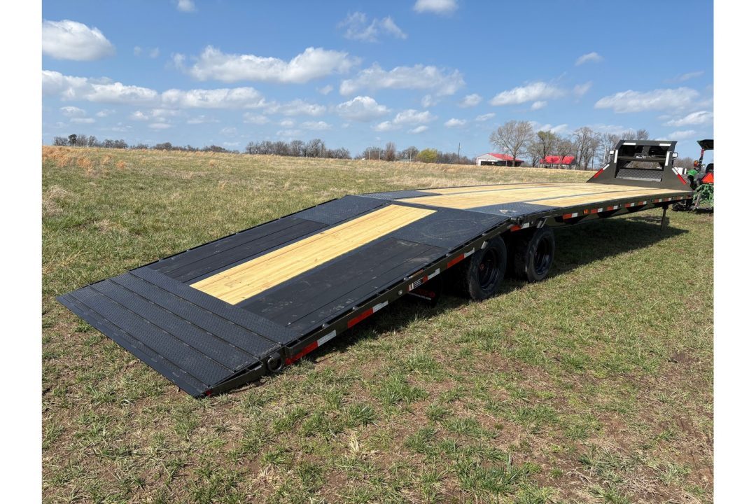 New 2026 MAXX-D 104x40 Tandem 25.9K GN Hydrotail W/ Wireless Remote & Blackwood Runners