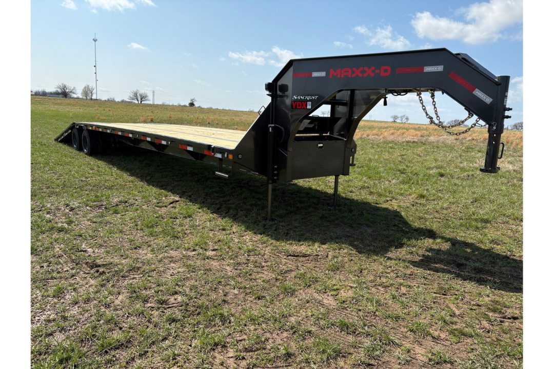 New 2026 MAXX-D 104x40 Tandem 25.9K GN Hydrotail W/ Wireless Remote & Blackwood Runners