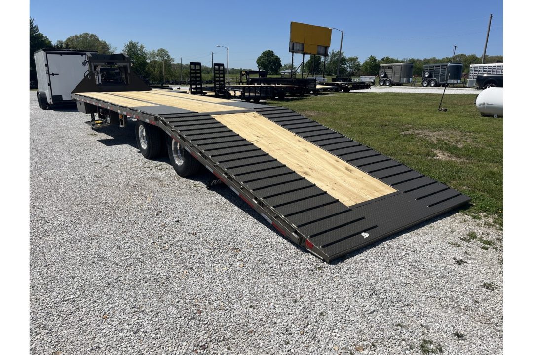 New 2026 Diamond C 102x35 FMAX212 TANDEM DUAL GN PACESETTER HYDROTAIL W/ STEEL RUNNERS/ HYDRO JACKS/ 60" SPREAD