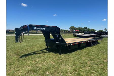 New 2026 Diamond C 102x32 Tandem 40K GN Pacesetter Hydrotail w/ Hydraulic Jacks, EOH Brakes, & Full Steel Runners