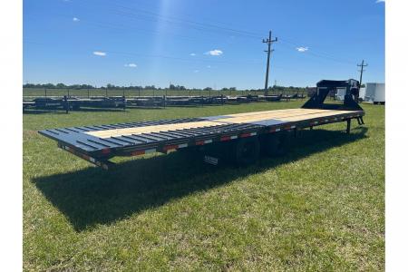 New 2026 Diamond C 102x32 Tandem 40K GN Pacesetter Hydrotail w/ Hydraulic Jacks, EOH Brakes, & Full Steel Runners